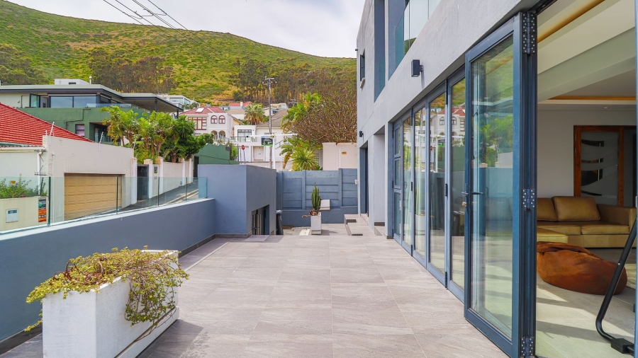 To Let 5 Bedroom Property for Rent in Fresnaye Western Cape